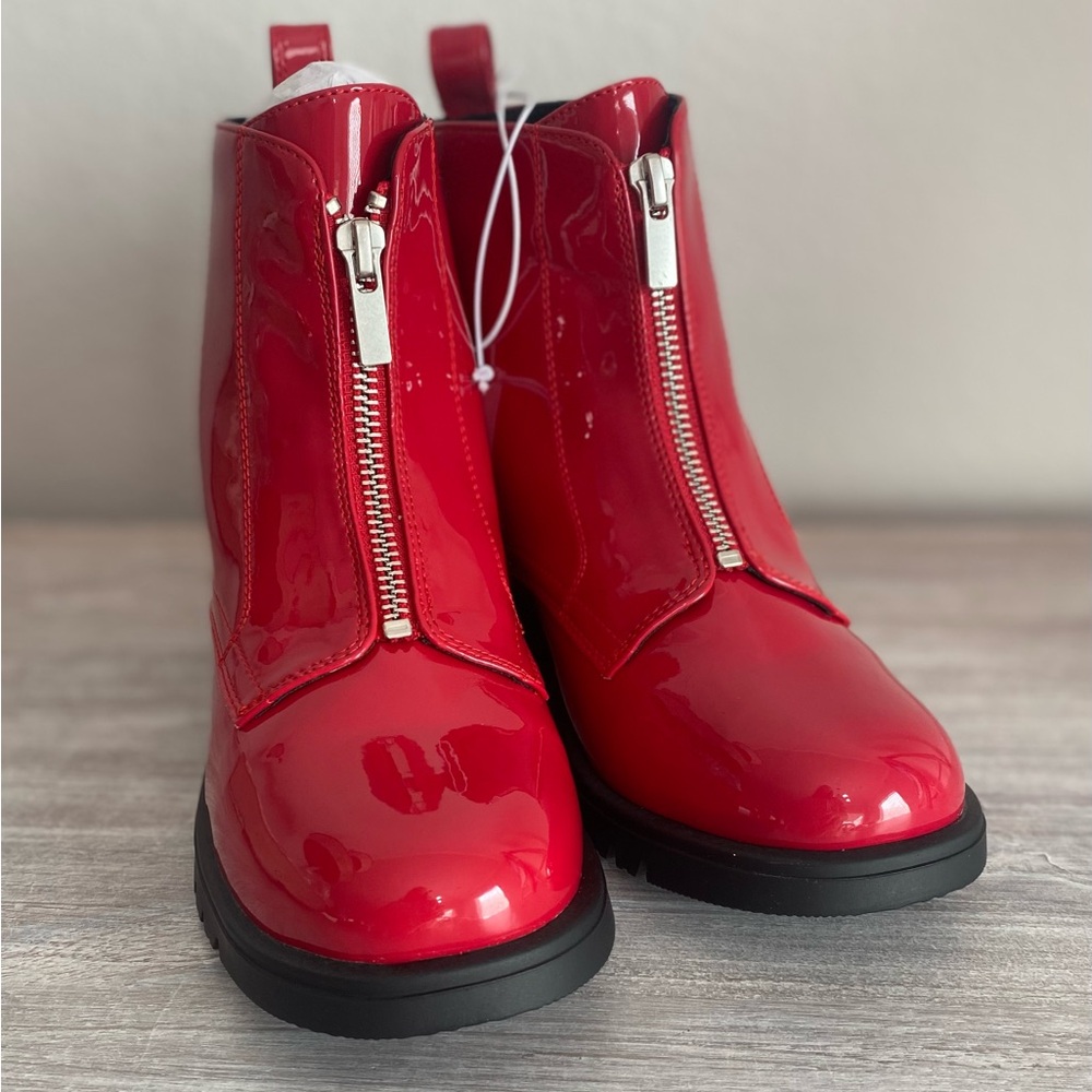 GAP Shiny Red Vegan Faux Patent Glossy Zip Ankle Nonskid Booties 2